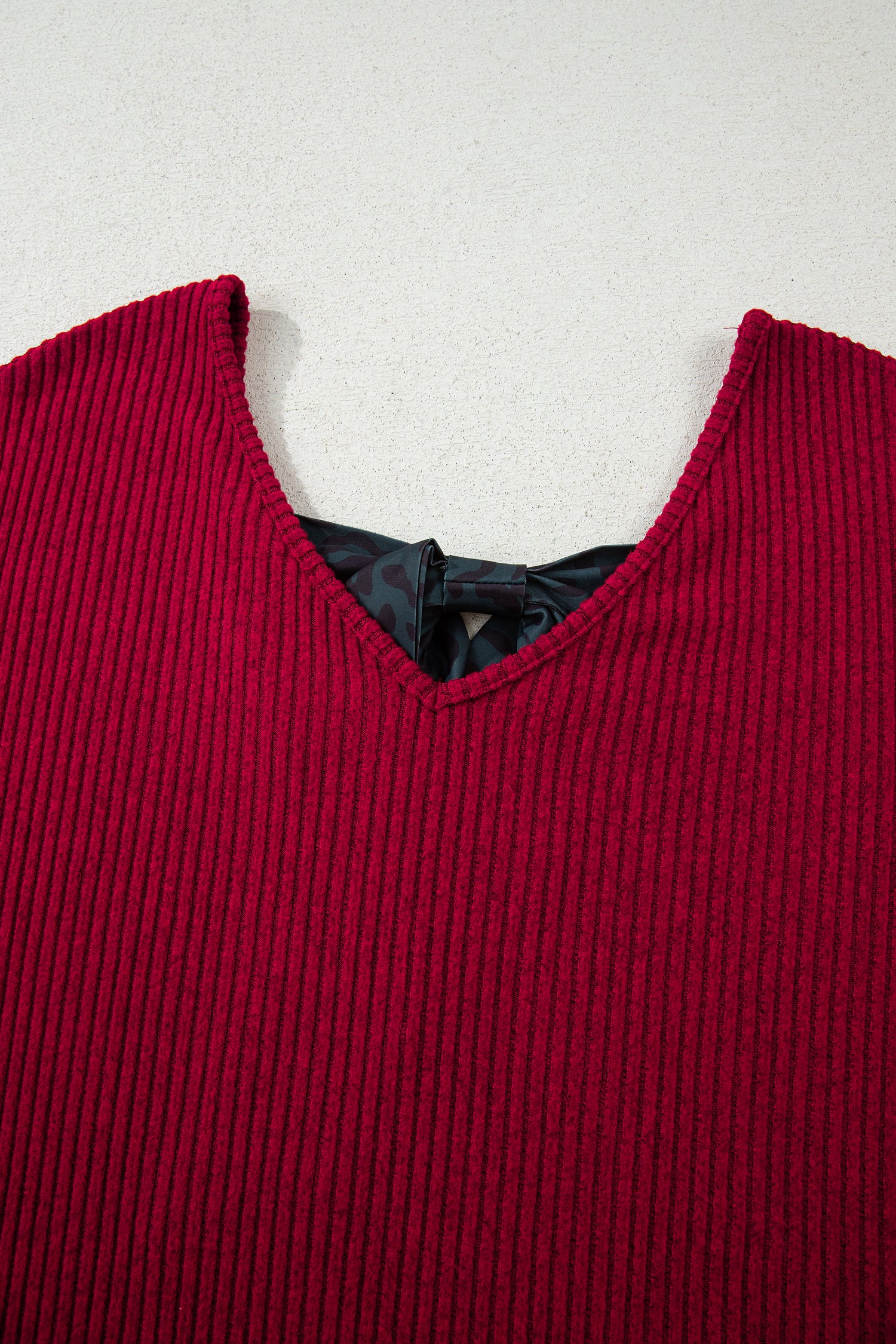 Ribbed V Neck Bow Back Drop Shoulder Long Sleeve Top | Red & Taupe