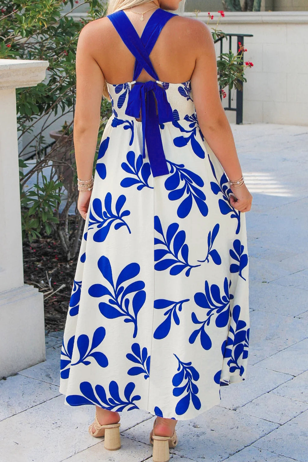 Women's Blue Floral Print Crisscross Tie Back Sleeveless Maxi Dress at LivelyLooks