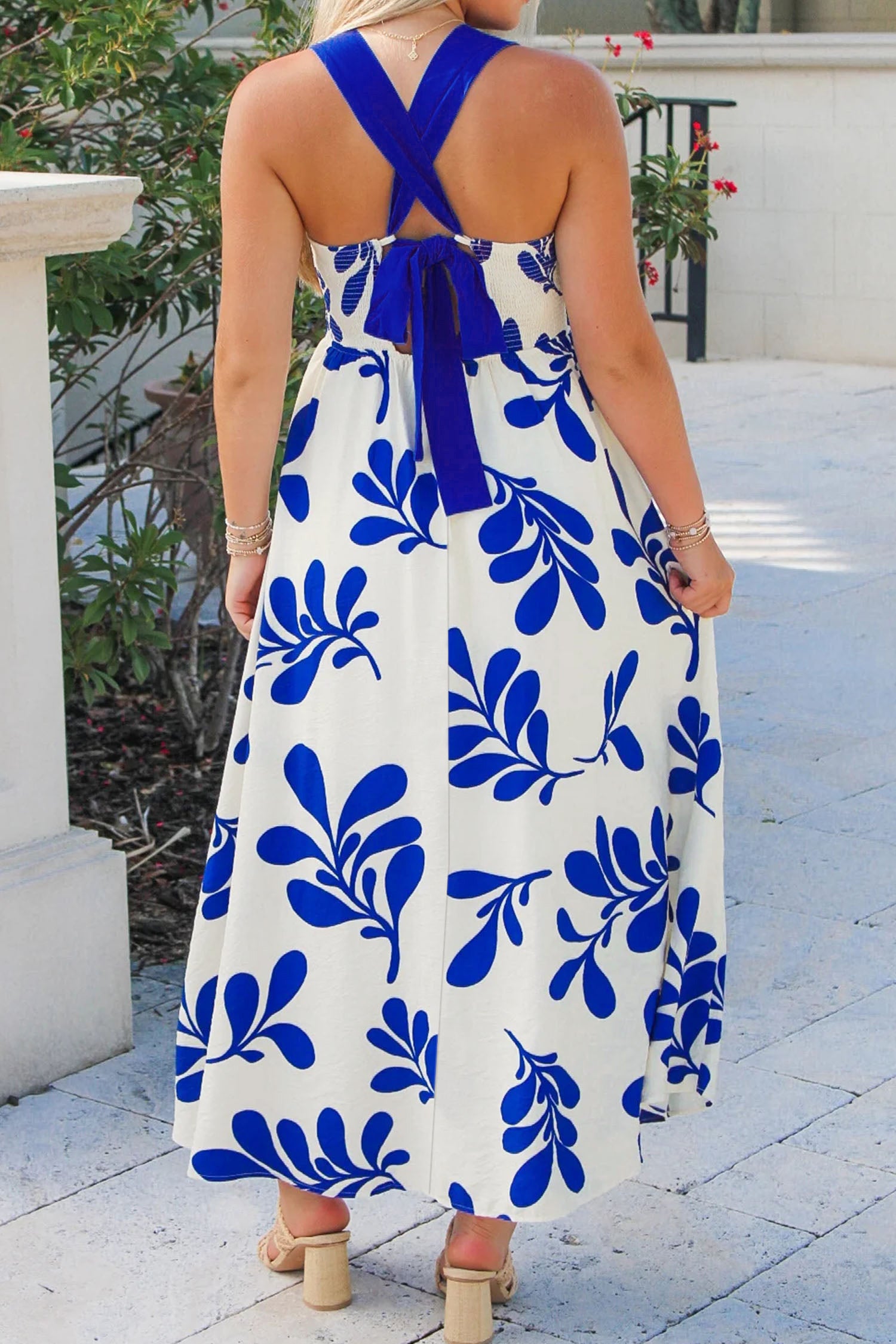 Women's Blue Floral Print Crisscross Tie Back Sleeveless Maxi Dress at LivelyLooks
