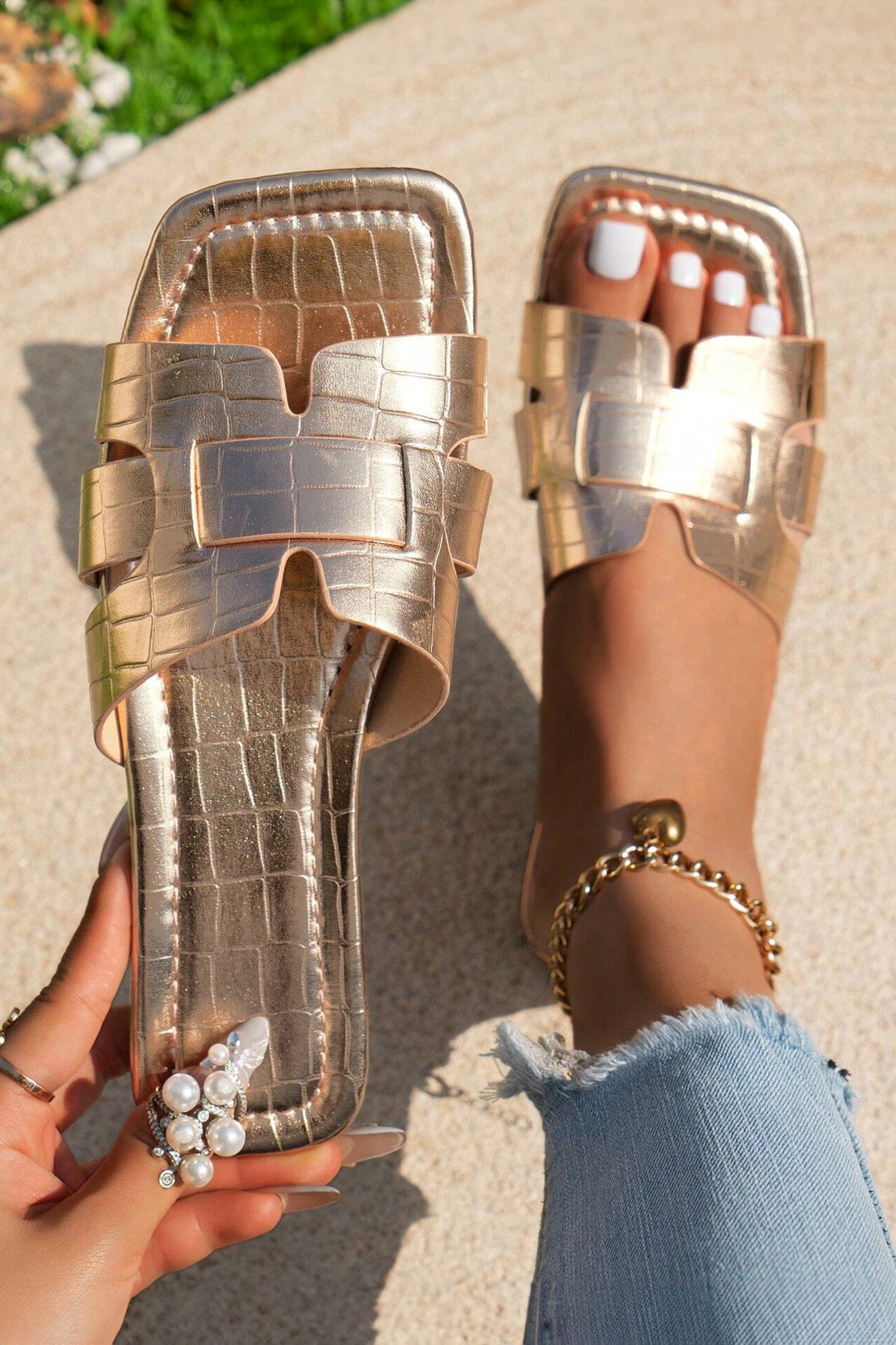 Women's Women's Gold Crocodile Pattern Roman Style Flat Sandals EU 37-42 at LivelyLooks