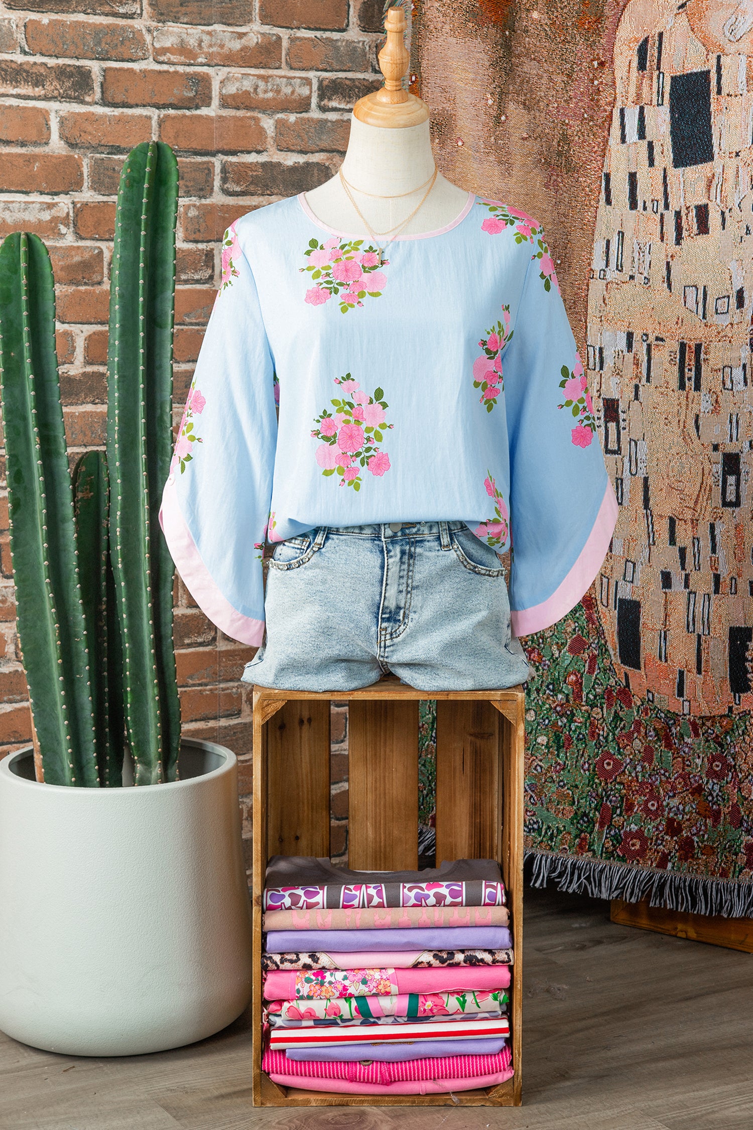 Sky Blue Floral Print Button Cuff 3/4 Sleeve Round Neck Blouse