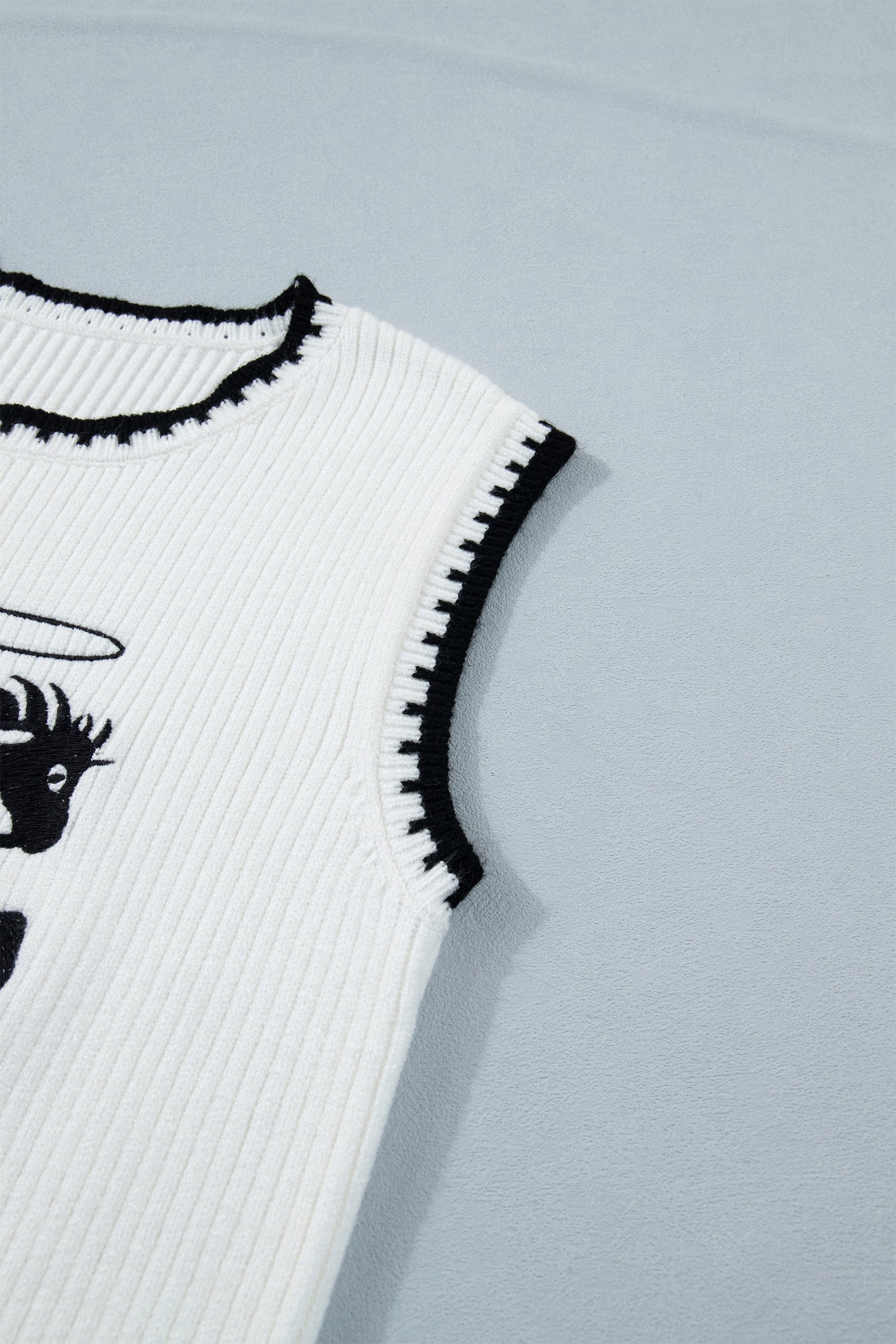 Women's White Rodeo Cowboy Contrast Trim Round Neck Sweater Vest at LivelyLooks