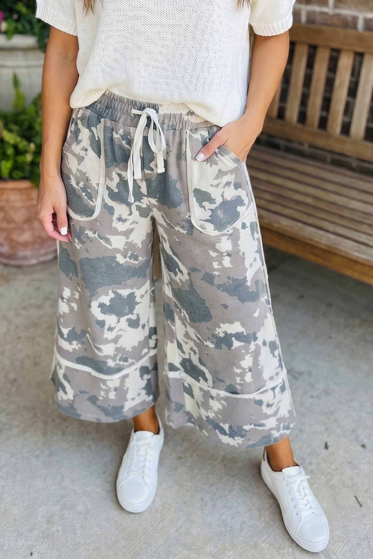 LivelyLooks Brown Camouflage Print Contrast Lace-up Raw Edge Pocketed Loose Trousers Cargo Pants women's fashion