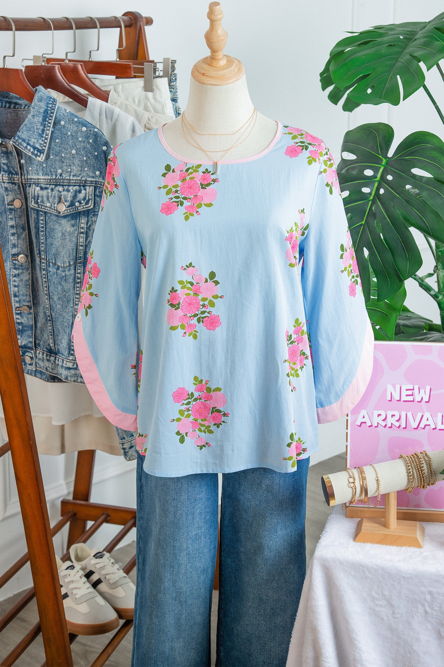 Sky Blue Floral Print Button Cuff 3/4 Sleeve Round Neck Blouse