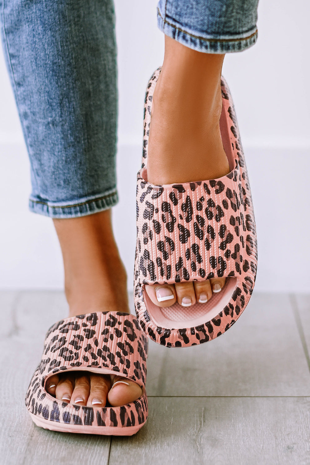 LivelyLooks Thick Sole Slip-On Sandals Sliders Black Pink Leopard Print EU36-43 women's fashion