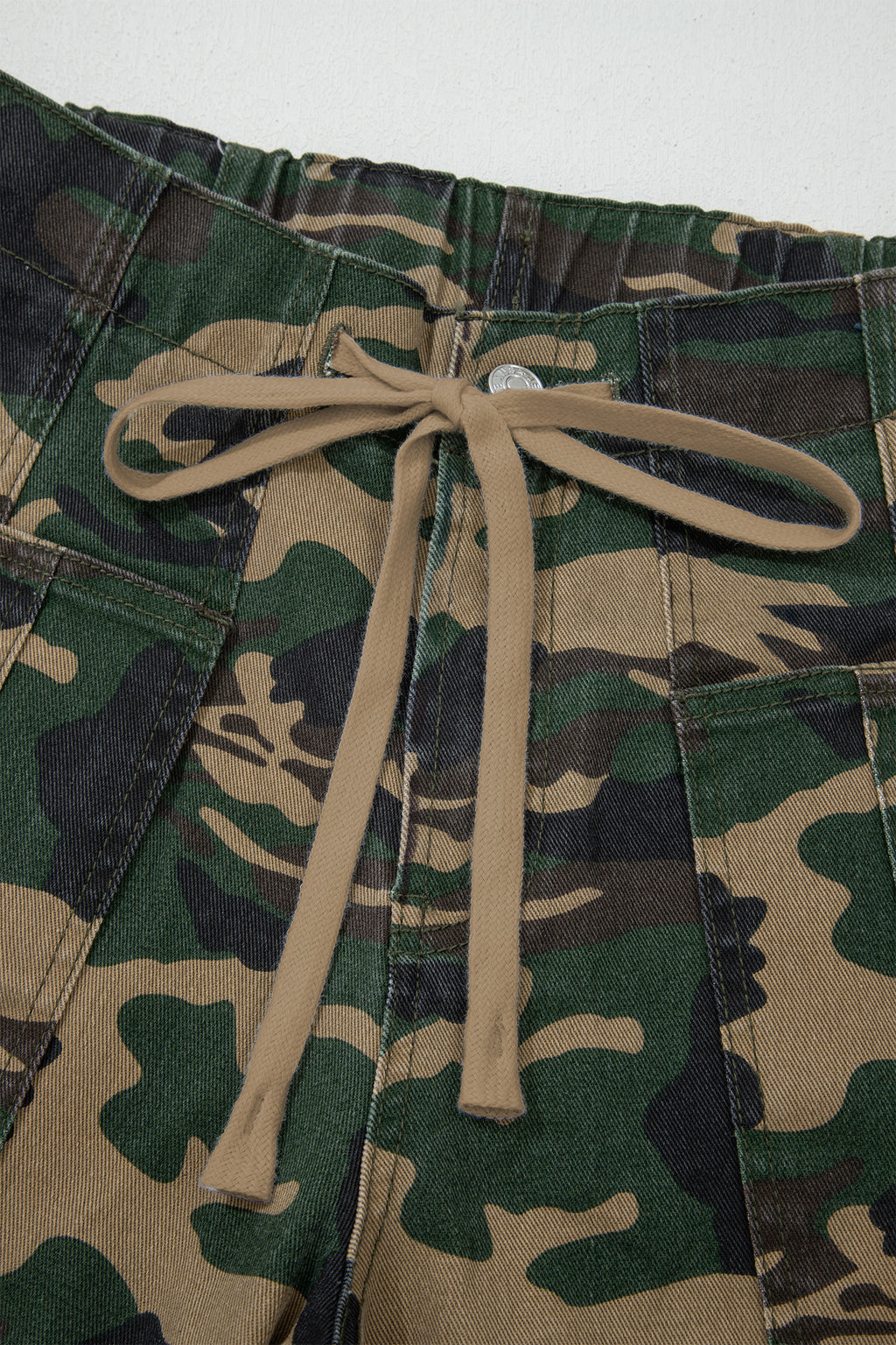 Green Camouflage Print Drawstring Patch Pocket Ankle Jeans