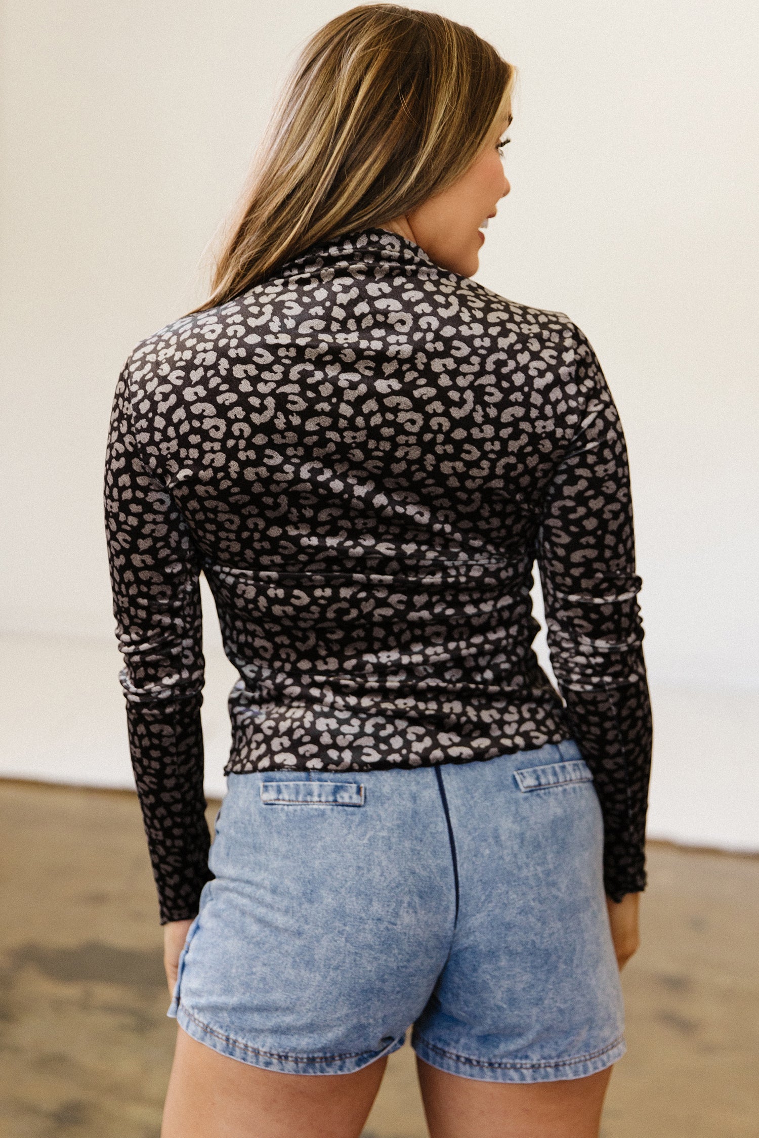 Leopard Print Velvet Long Sleeve Western Pullover Top – Brown