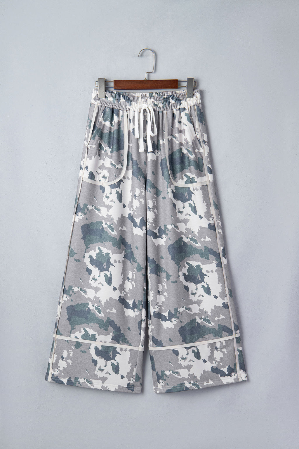 Women's Brown Camouflage Print Contrast Lace-up Raw Edge Pocketed Loose Trousers Cargo Pants at LivelyLooks