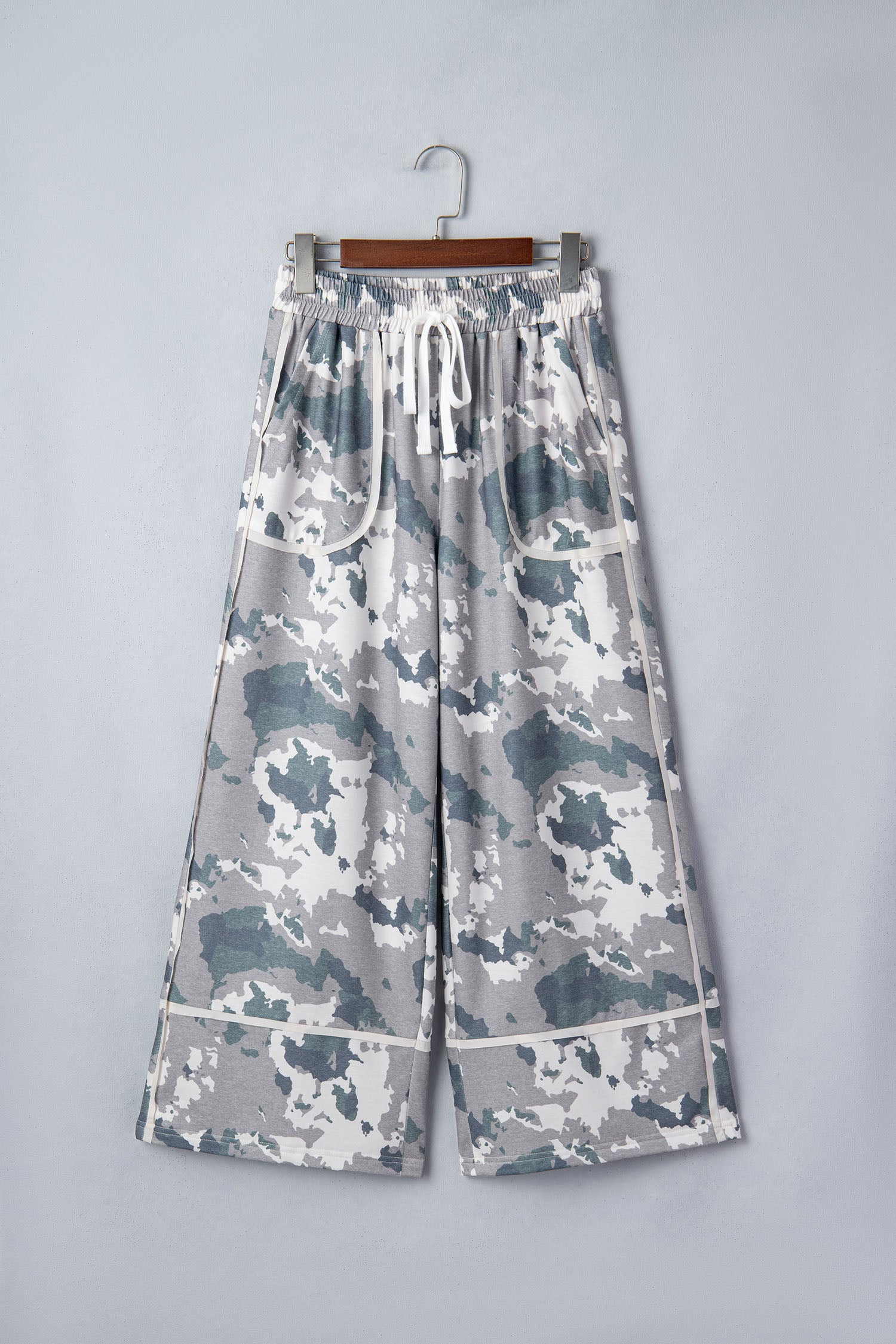 Women's Brown Camouflage Print Contrast Lace-up Raw Edge Pocketed Loose Trousers Cargo Pants at LivelyLooks