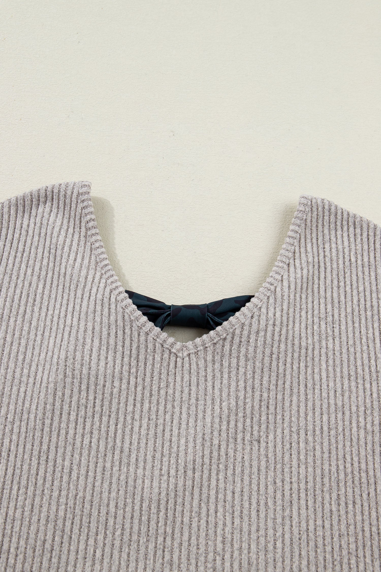 Ribbed V Neck Bow Back Drop Shoulder Long Sleeve Top | Red & Taupe