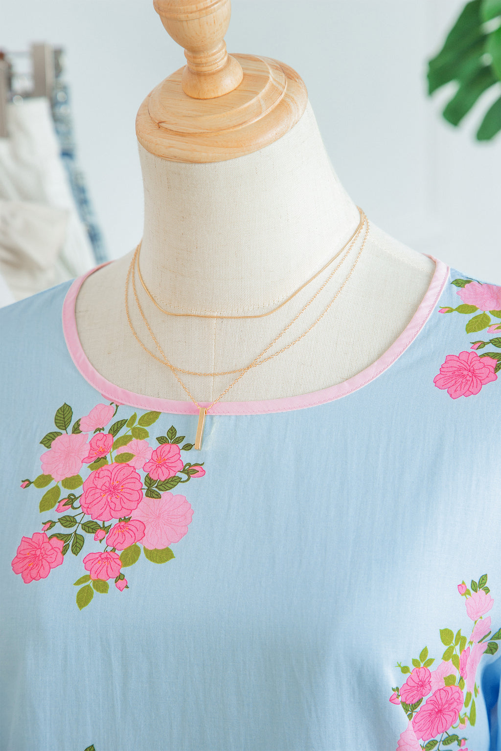 Sky Blue Floral Print Button Cuff 3/4 Sleeve Round Neck Blouse