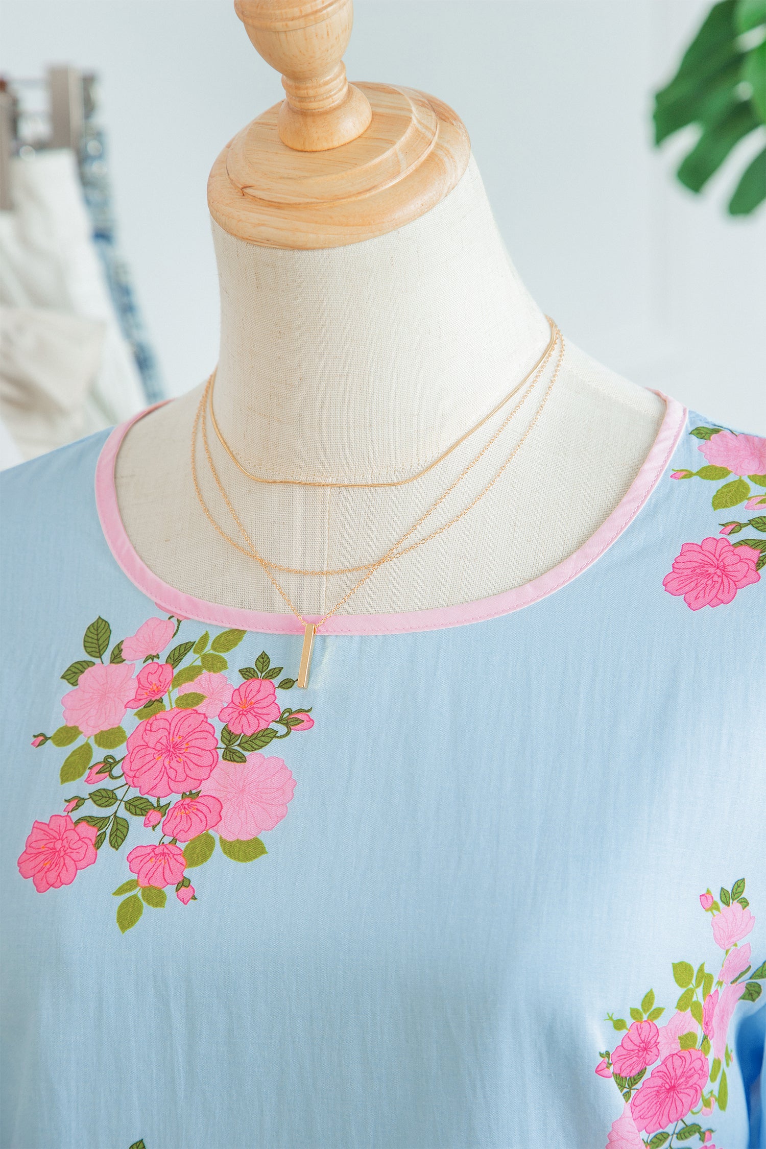Sky Blue Floral Print Button Cuff 3/4 Sleeve Round Neck Blouse