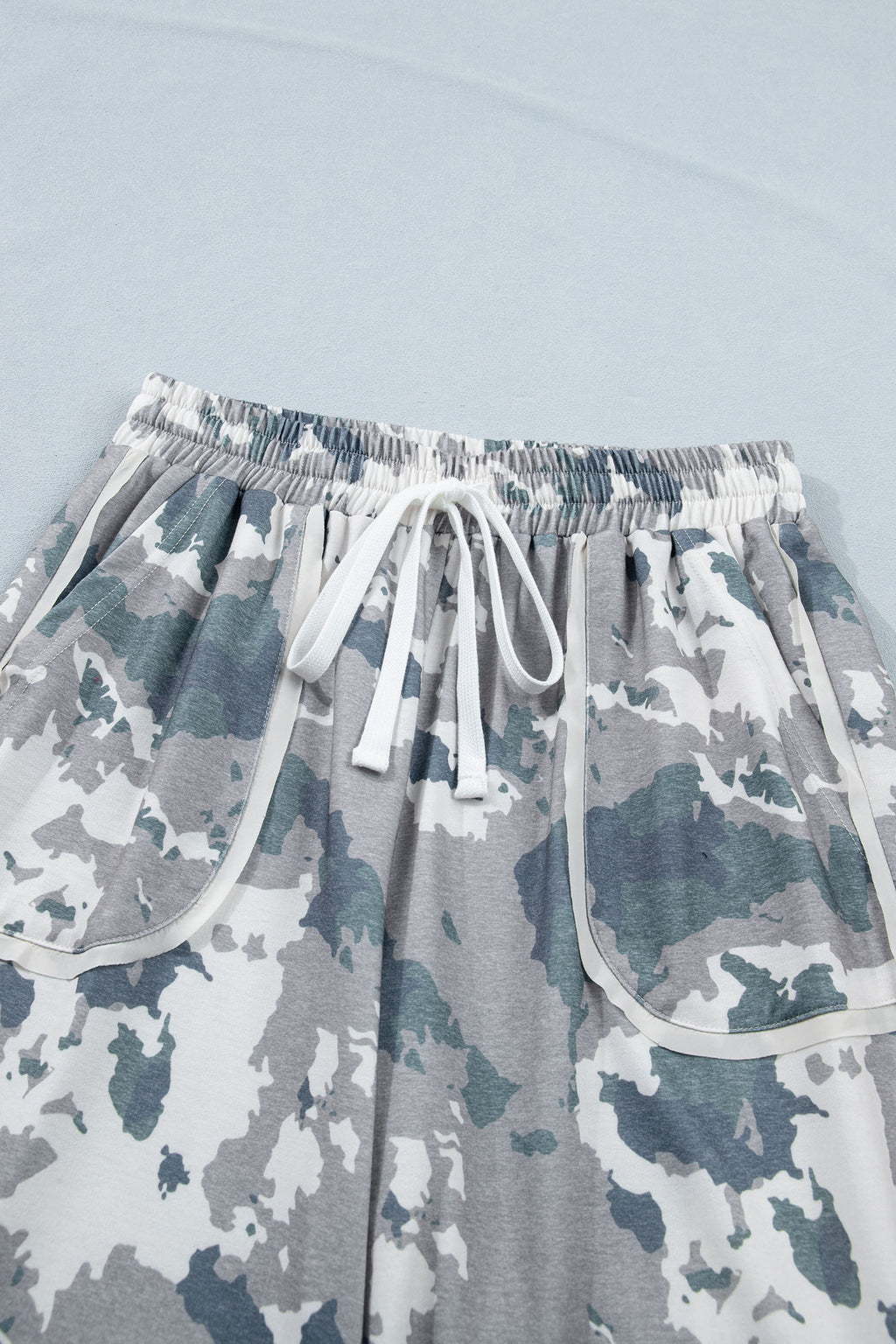 LivelyLooks Brown Camouflage Print Contrast Lace-up Raw Edge Pocketed Loose Trousers Cargo Pants women's fashion