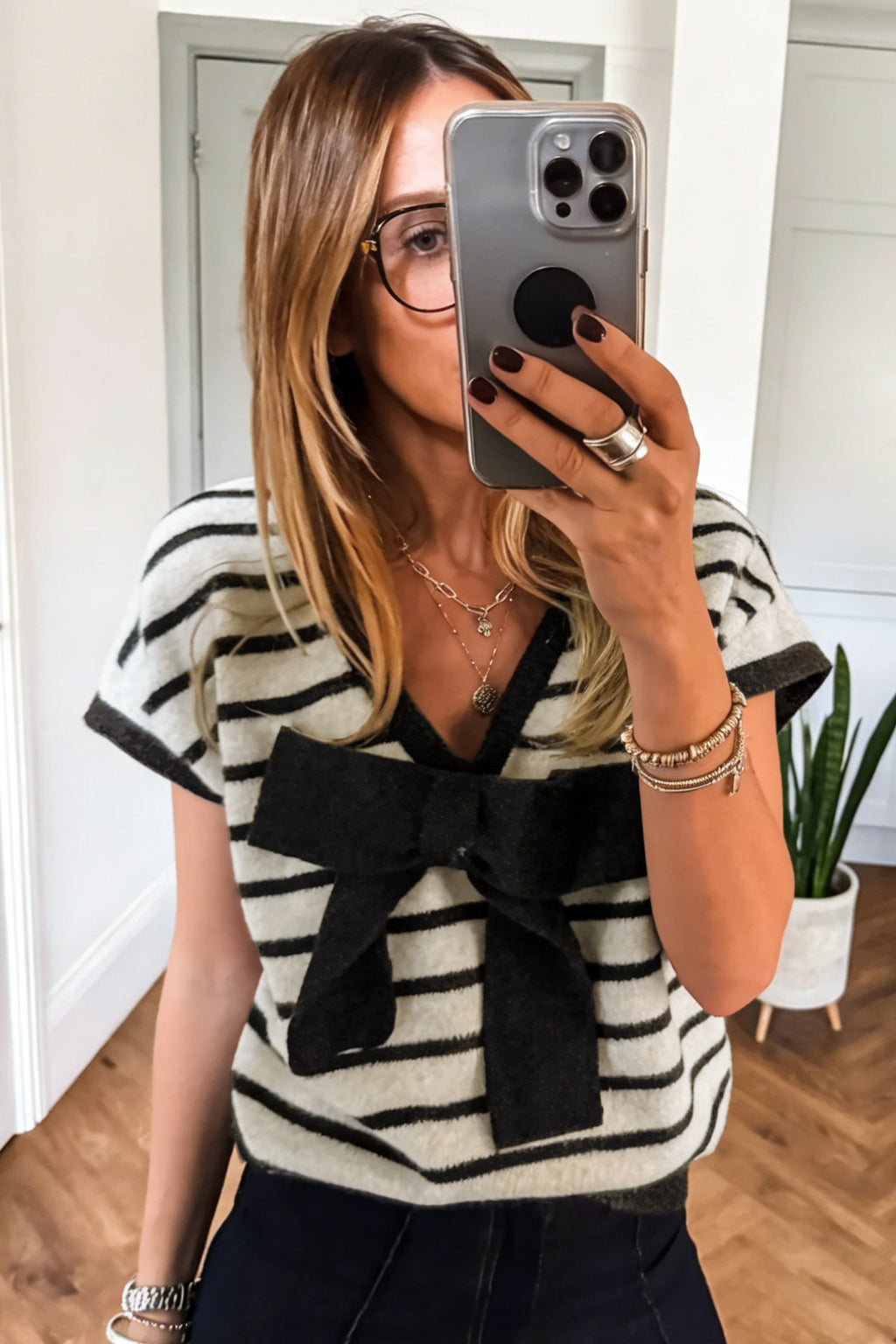 Women's Black Stripe Bow Applique Short Sleeve Sweater at LivelyLooks