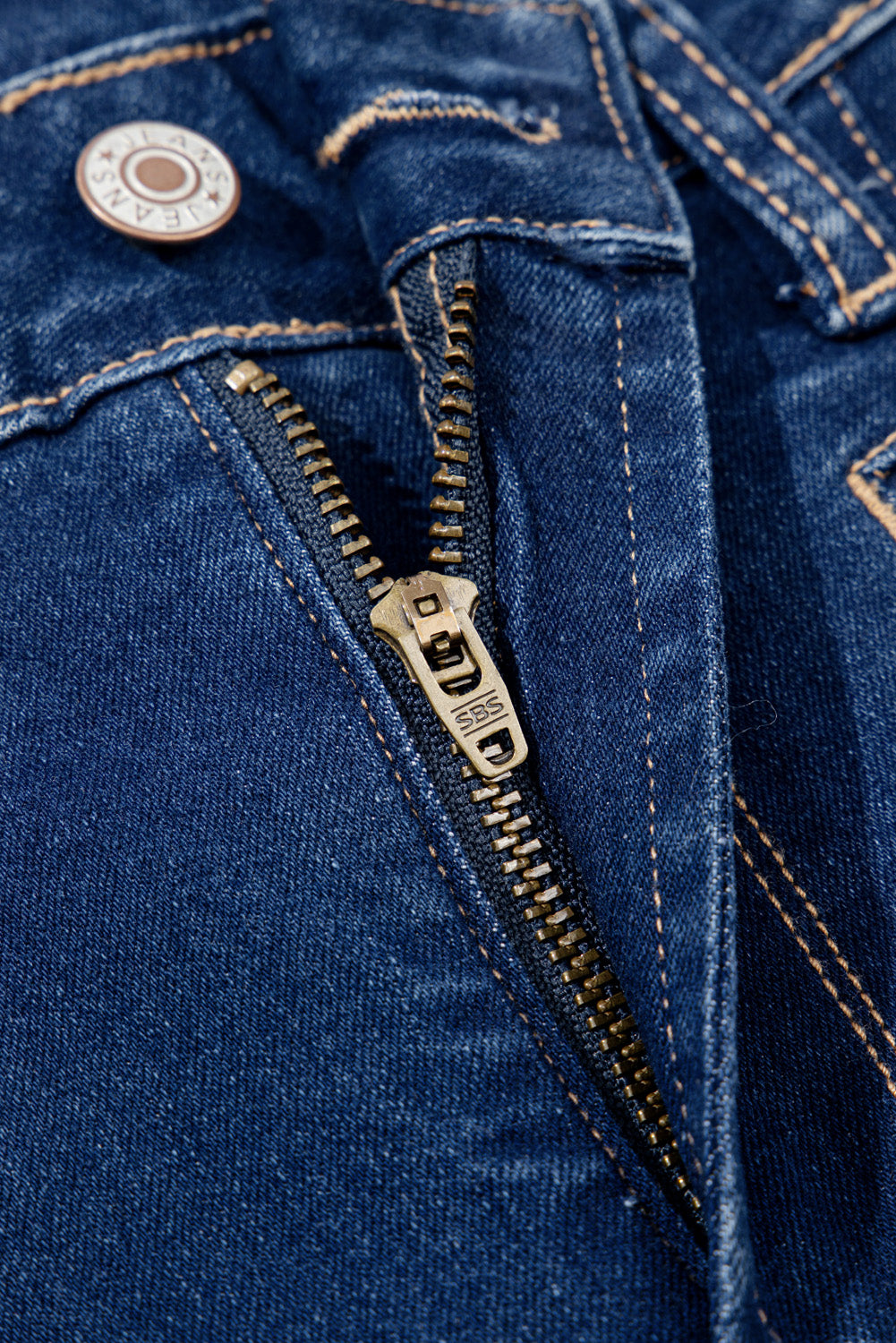 Women's Women's Deep Wash Straight Jeans Centre Seam Detail Sizes 4-16 at LivelyLooks