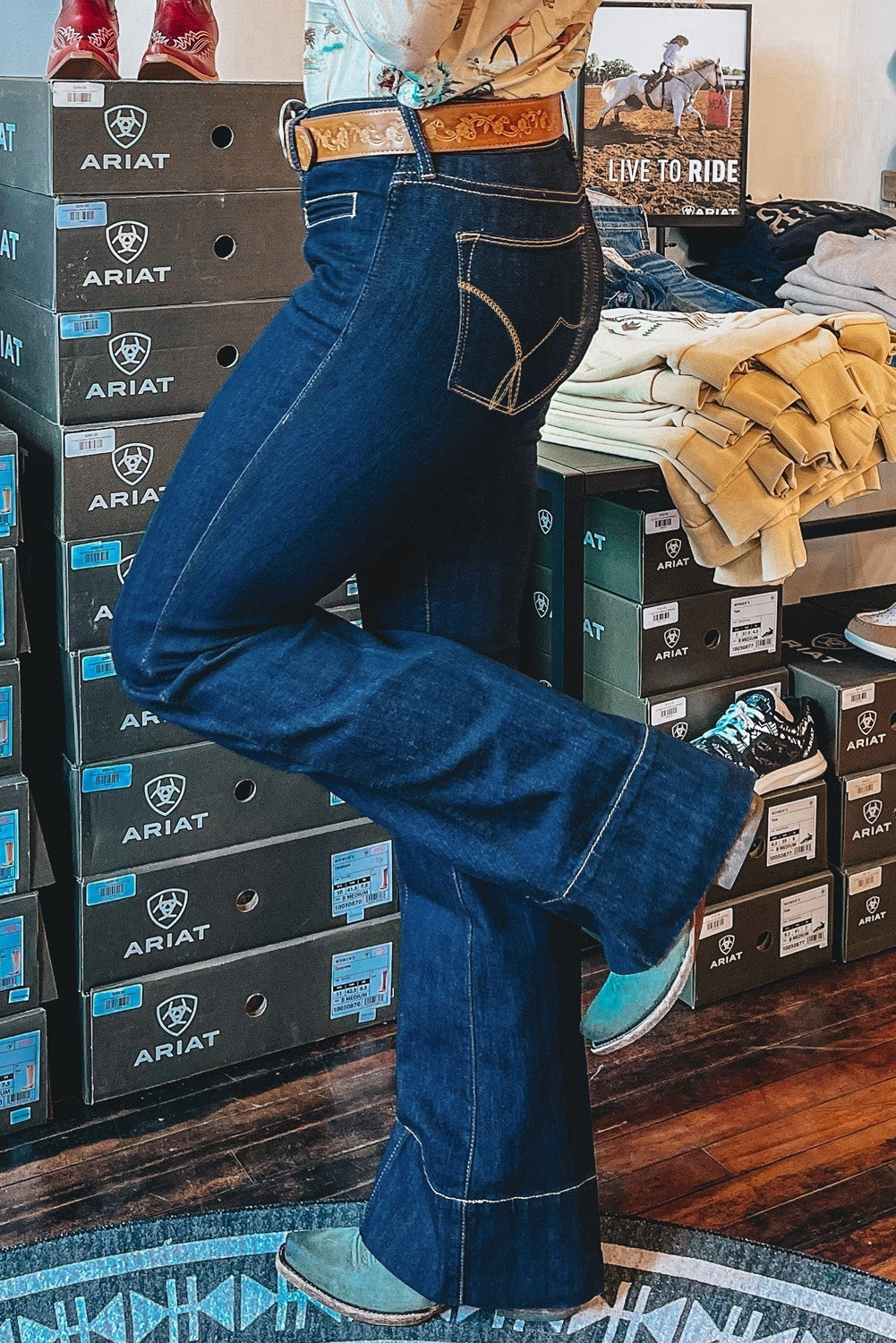 Women's Women's Deep Wash Straight Jeans Centre Seam Detail Sizes 4-16 at LivelyLooks