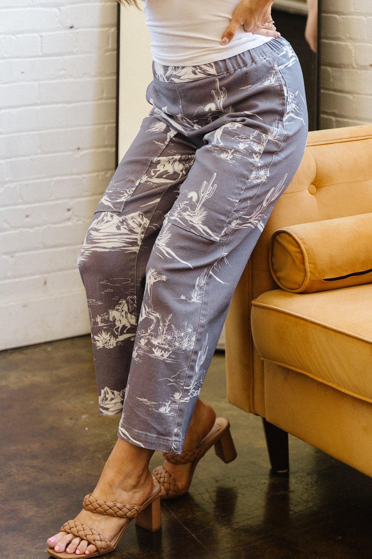 Women's Grey Wild West Print Straight Leg Jeans Elastic Waist UK 4-16