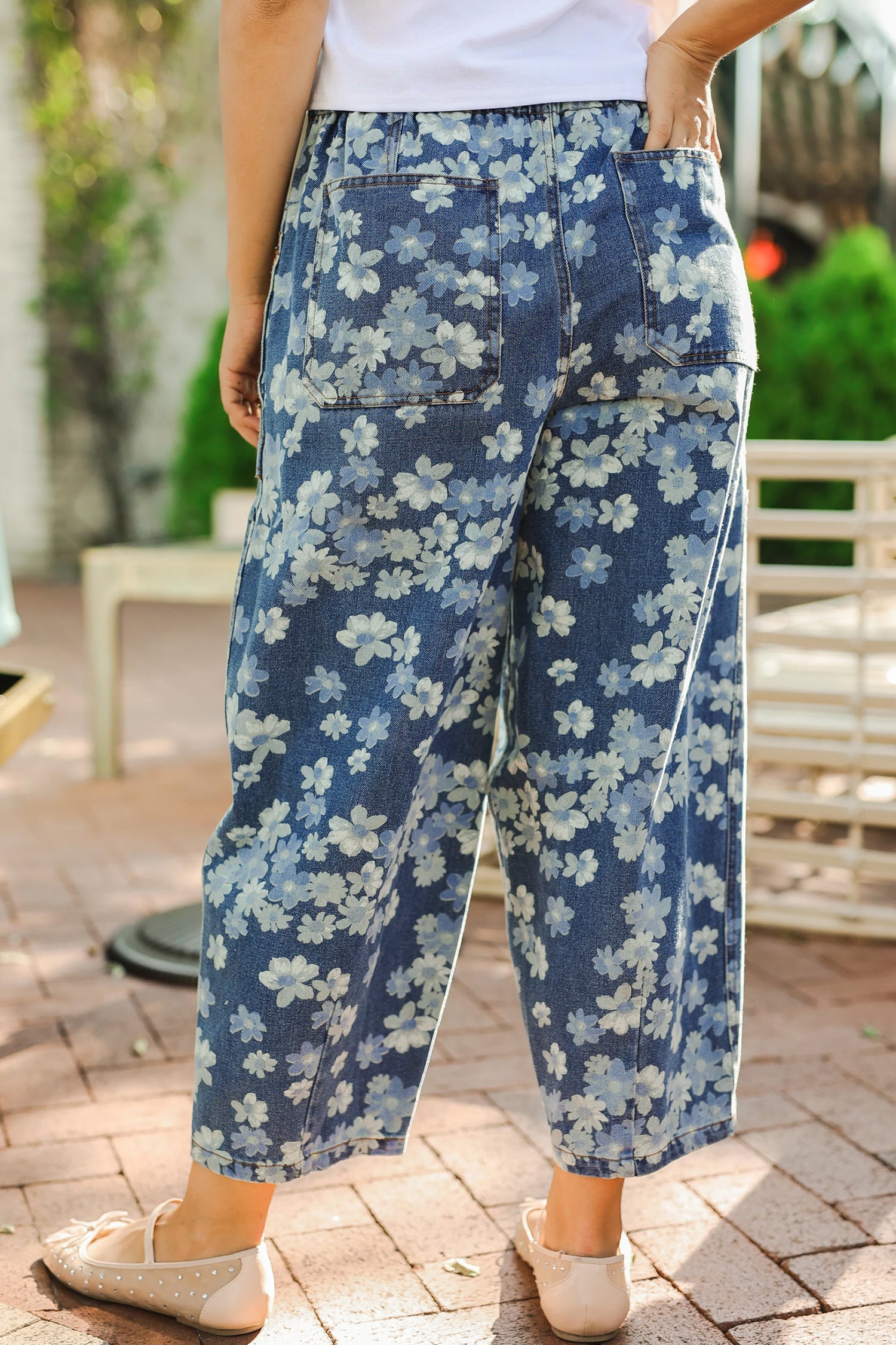 Women's Sky Blue Dainty Floral Print Drawstring Barrel Jeans at LivelyLooks