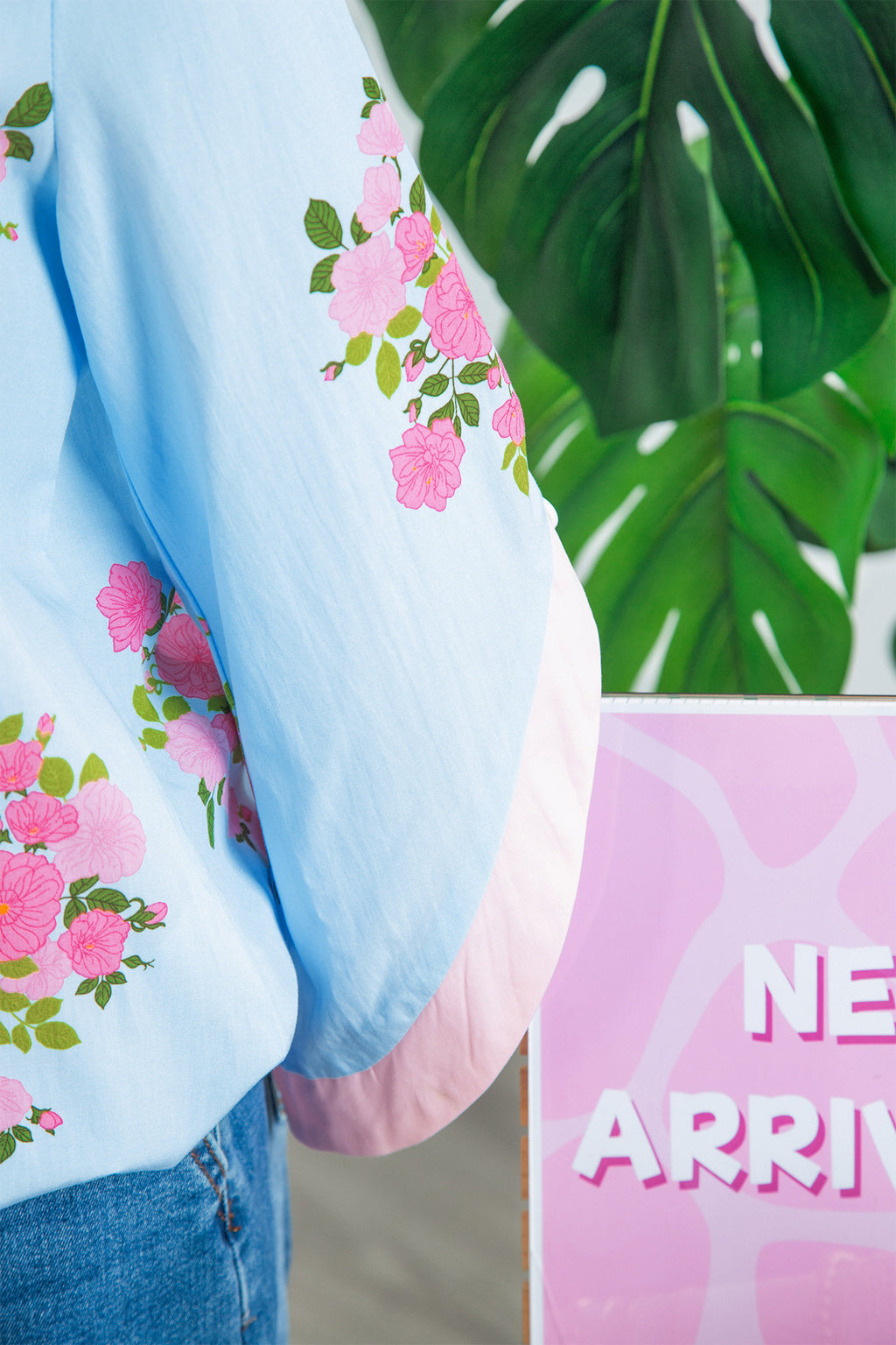 Sky Blue Floral Print Button Cuff 3/4 Sleeve Round Neck Blouse