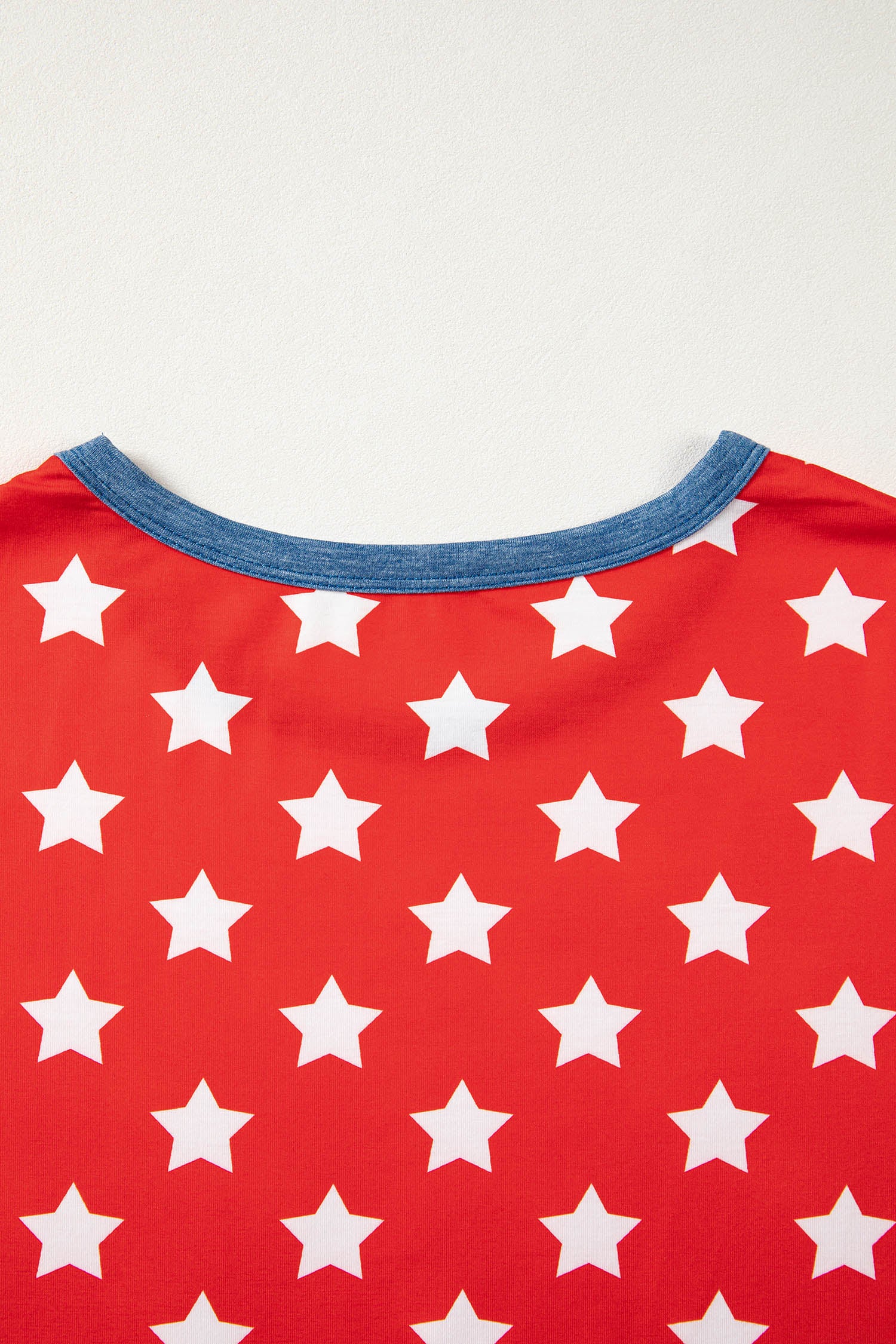 Women's Red Stars Print Colorblock Binding Tape Collar Cuff Viscose Tunic Top at LivelyLooks