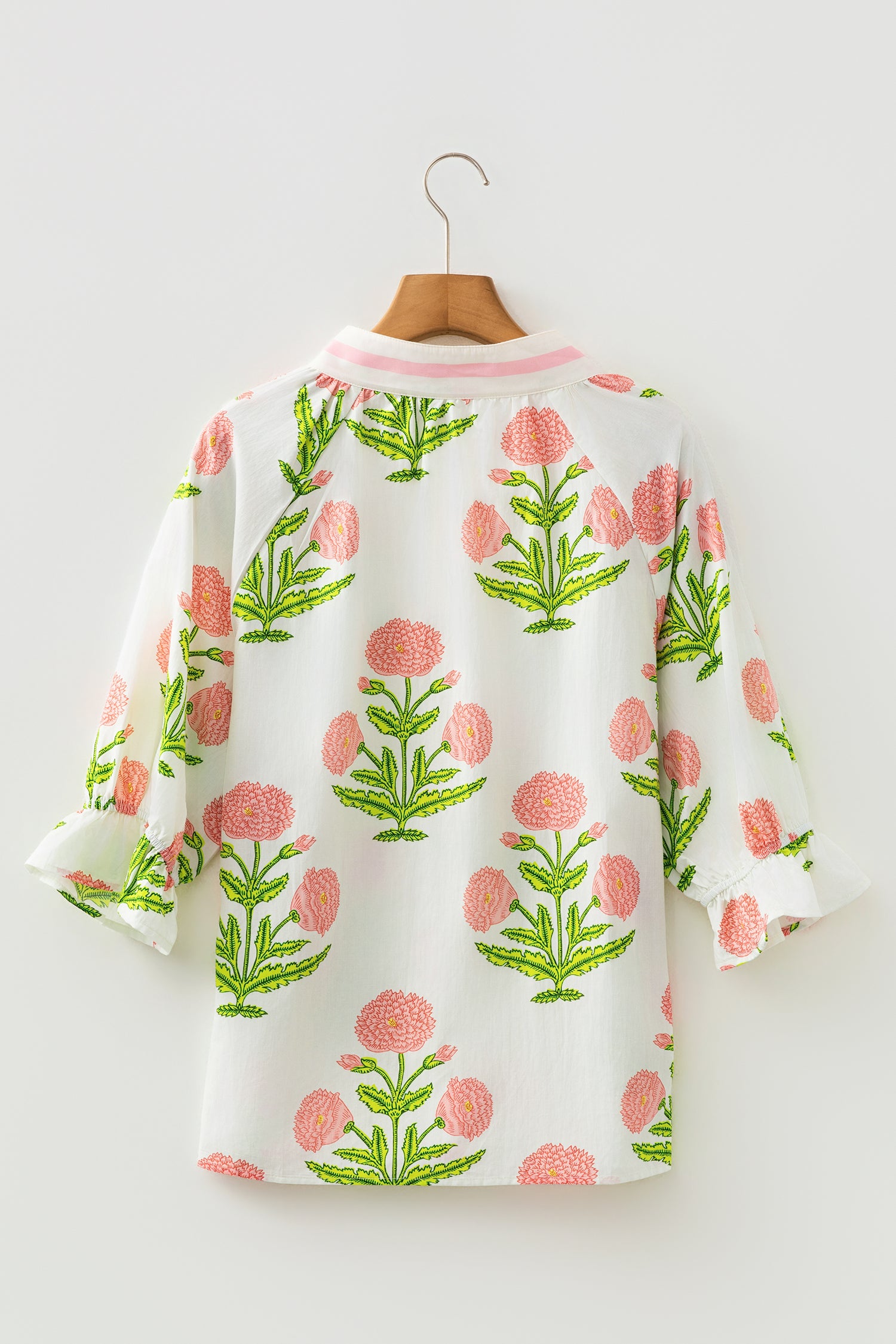 Women's Green Casual Wild Flower Print V Neck 3/4 Sleeve Blouse at LivelyLooks